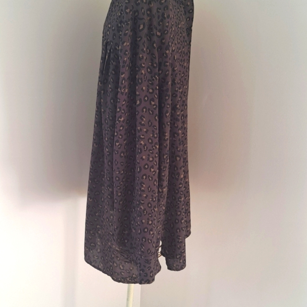 Chelsea & Theodore Leopard print Mobwife Cheetah button-down blouse, Size XXL. - Picture 7 of 9